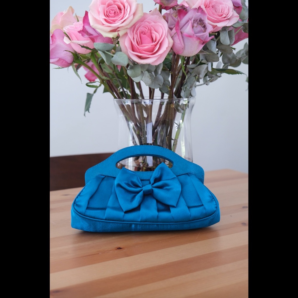 Small Elegant Blue Bow Clutch